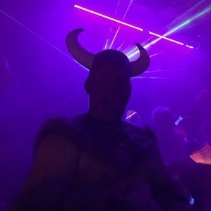 Meet your Posher, Daron